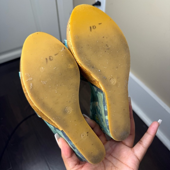 🌿 SAVE THE QUEEN! Italian Graphic Wedge Mule Heels - Picture 7 of 12